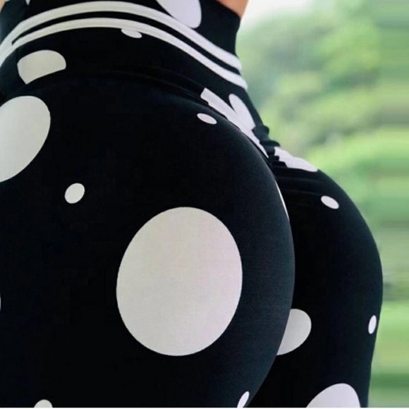 🌺 NWT Polka Dot Rouched Back Leggings - Picture 3 of 3